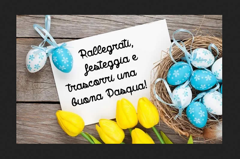 Immagine con tulipani gialli e uova di Pasqua con un augurio di buone feste