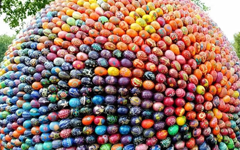 Foto delle bellissime uova, le Pysanky, prodotte in Ucraina